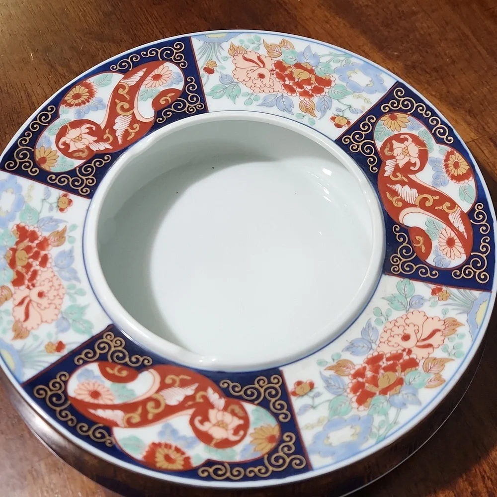 VINTAGE 1950S IMARI HAND PAINTED ASHTRAY. JAPAN. BLUE RED ORANGE FLOWERS.9×9 AND
